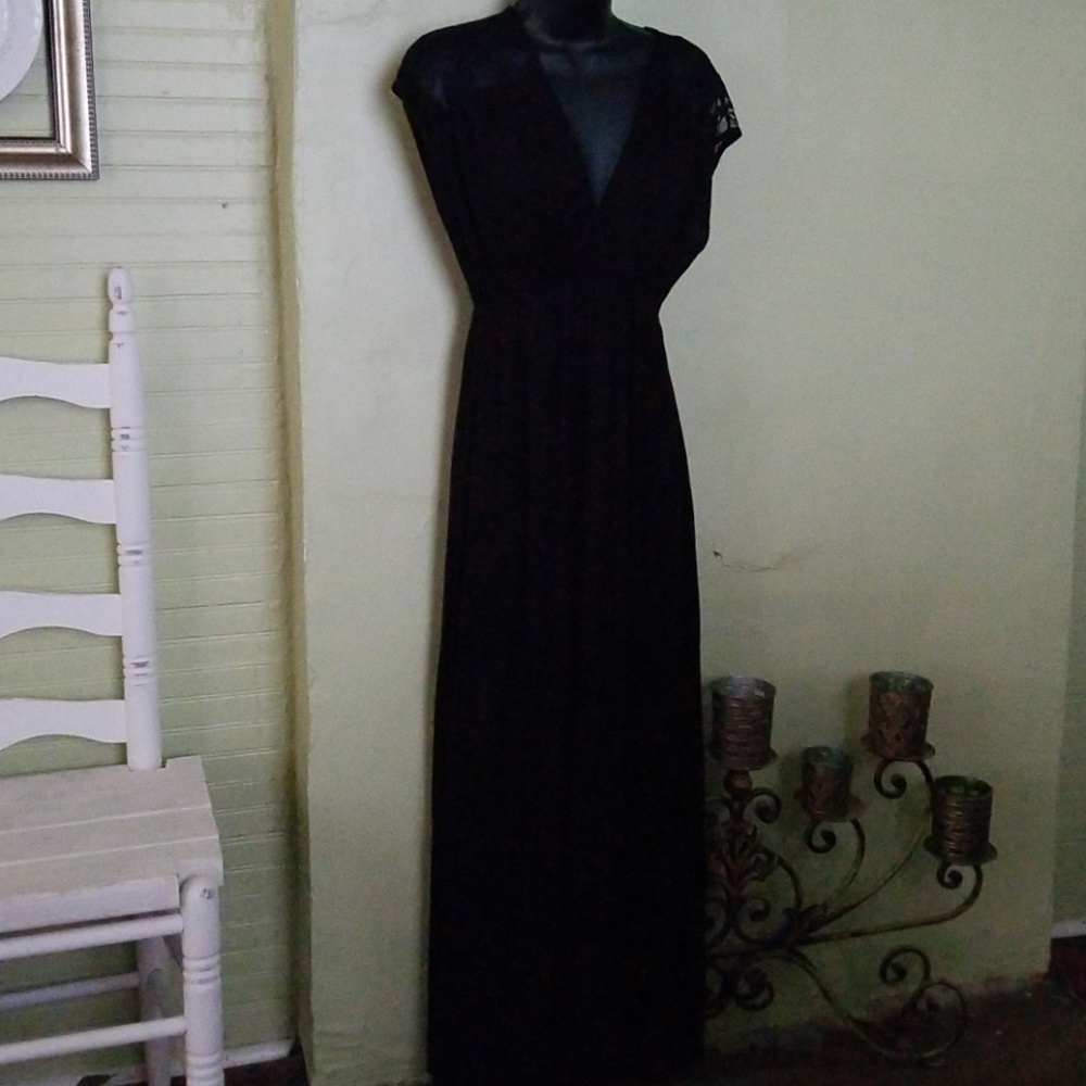 Long lace maxi dress